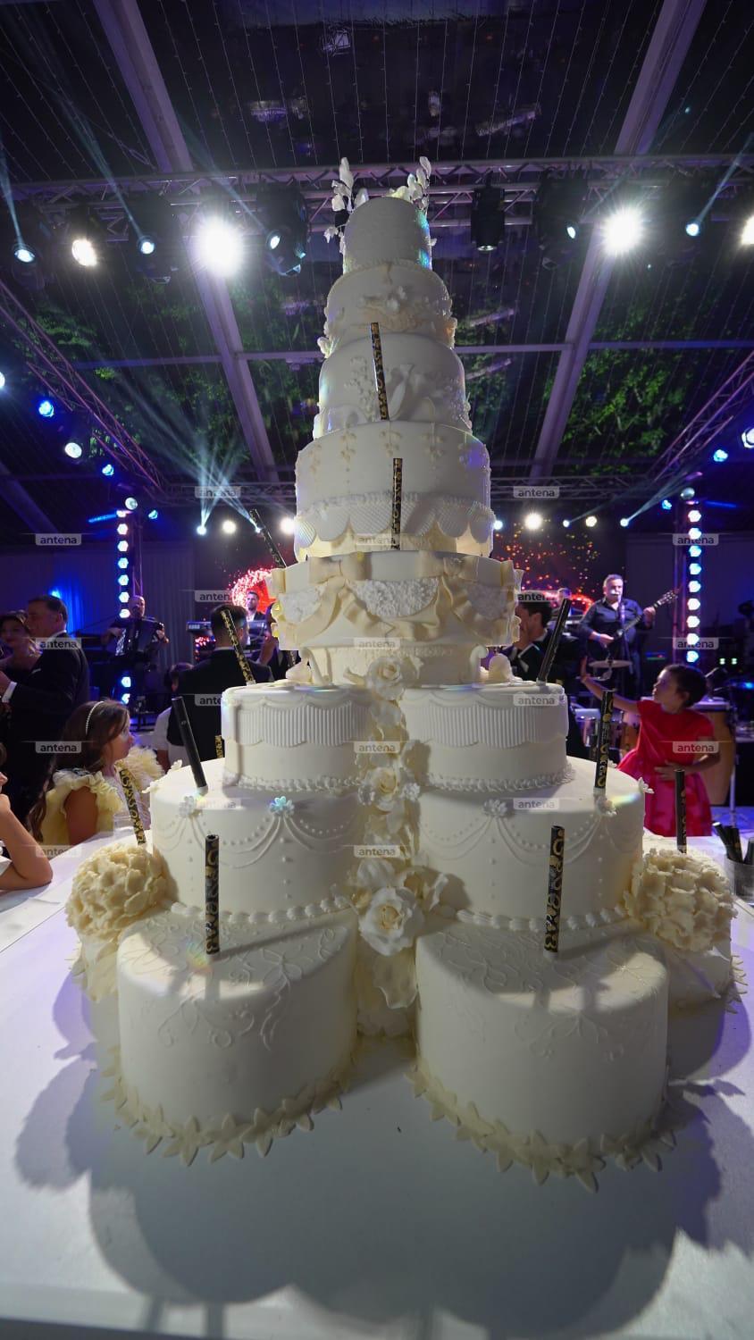 Elena și Ianis Hagi s-au distrat până dimineață, la nunta de la Palatul Știrbey. Imagini exclusive cu invitații și tortul mirilor 912715