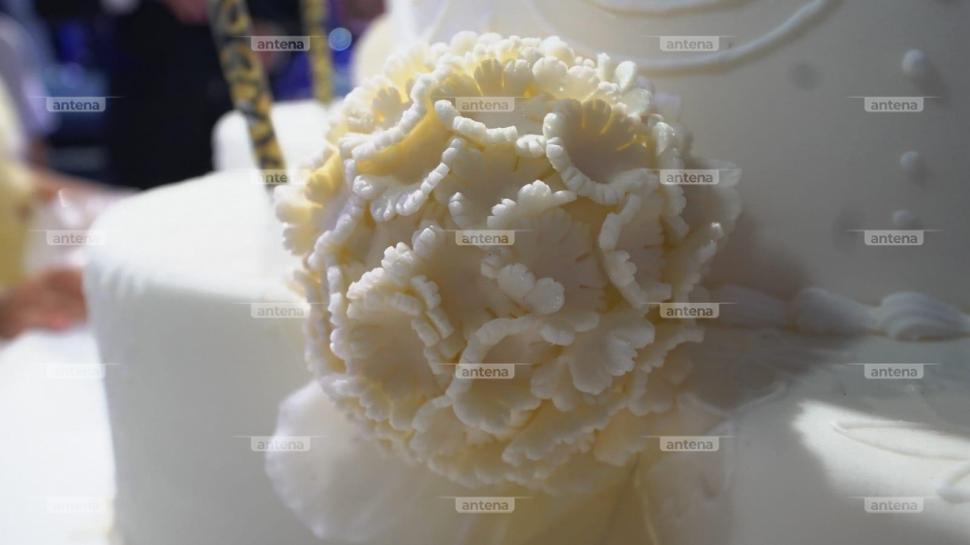 Elena și Ianis Hagi s-au distrat până dimineață, la nunta de la Palatul Știrbey. Imagini exclusive cu invitații și tortul mirilor 912716