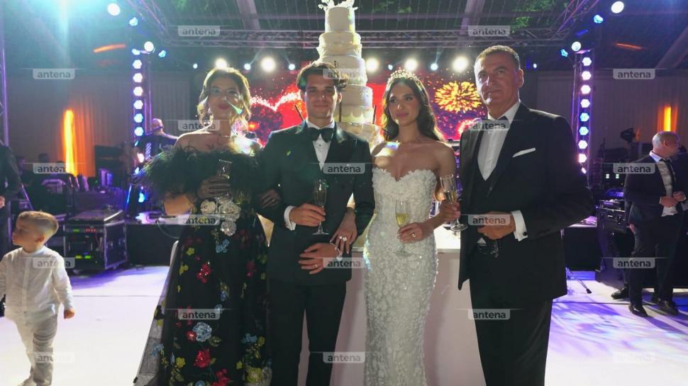 Elena și Ianis Hagi s-au distrat până dimineață, la nunta de la Palatul Știrbey. Imagini exclusive cu invitații și tortul mirilor 912719