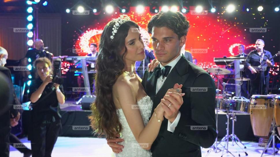 Elena și Ianis Hagi s-au distrat până dimineață, la nunta de la Palatul Știrbey. Imagini exclusive cu invitații și tortul mirilor 912722