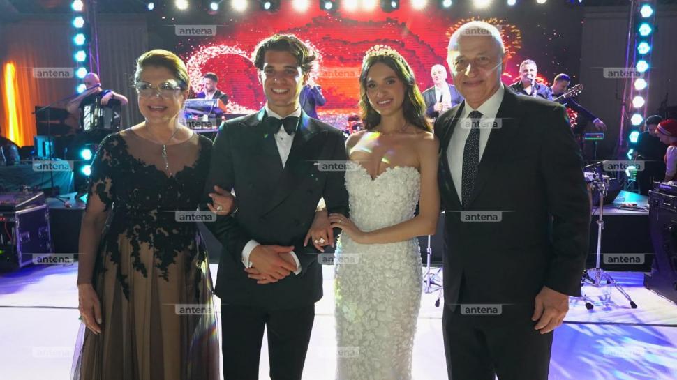 Elena și Ianis Hagi s-au distrat până dimineață, la nunta de la Palatul Știrbey. Imagini exclusive cu invitații și tortul mirilor 912723