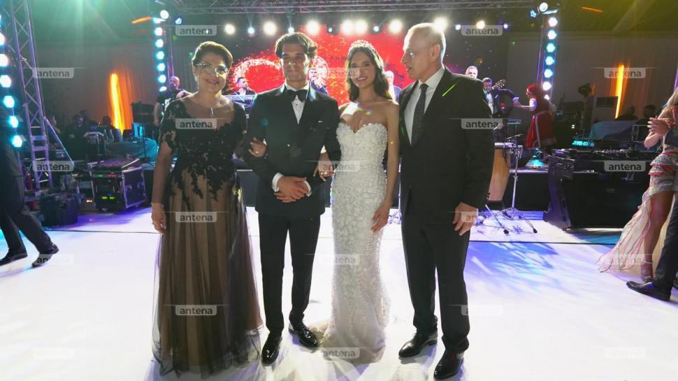 Elena și Ianis Hagi s-au distrat până dimineață, la nunta de la Palatul Știrbey. Imagini exclusive cu invitații și tortul mirilor 912726