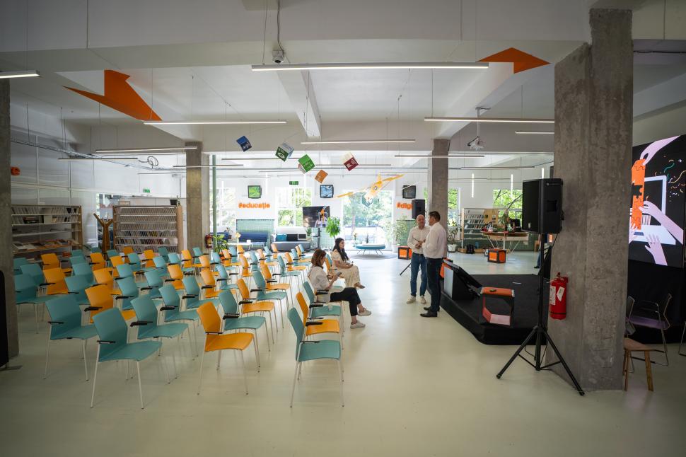 La doar un an de la lansare, Orange Digital Center se extinde în mai multe zone din țară, cu sesiuni gratuite de educație digitală și o aplicație de micro-learning 912734
