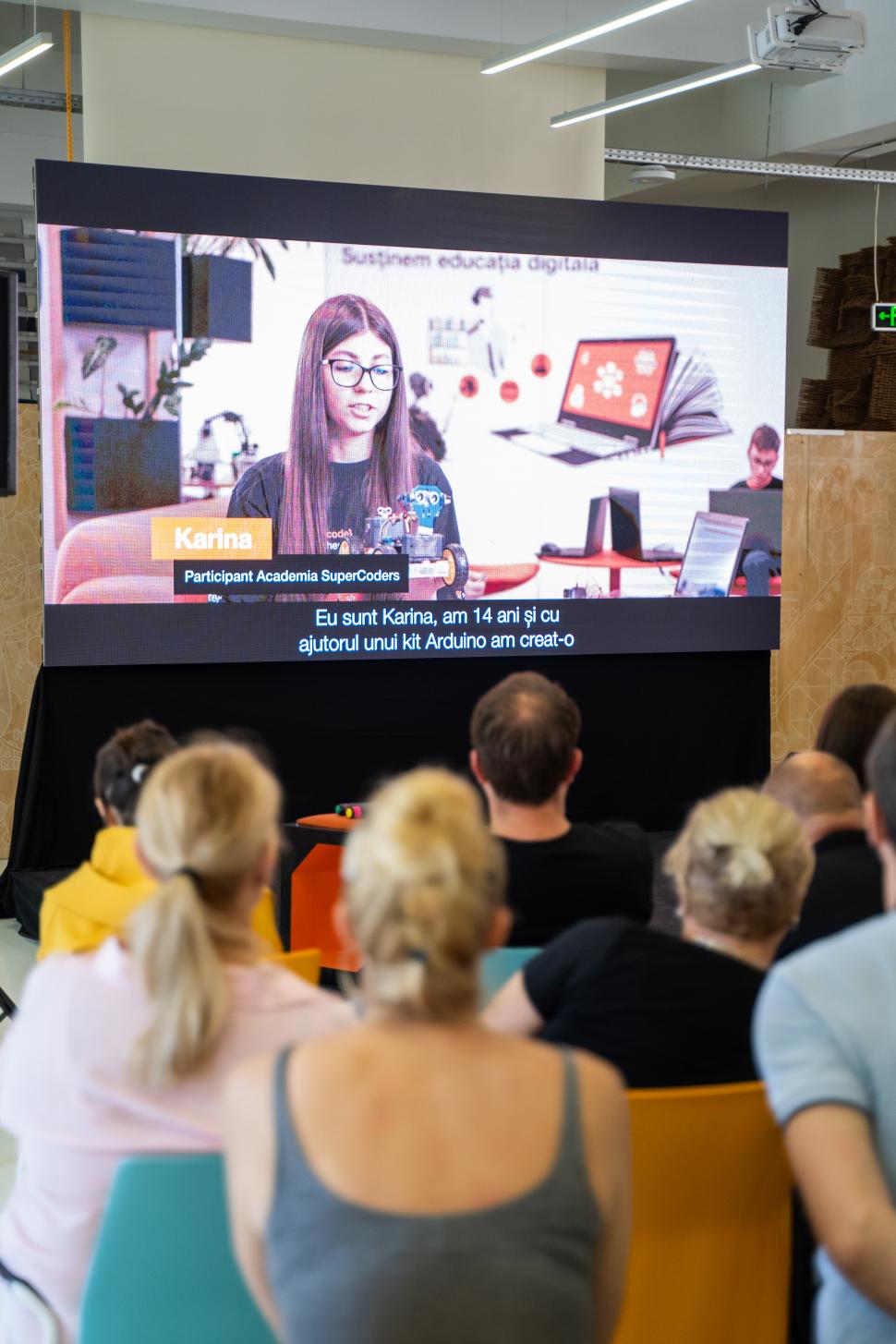 La doar un an de la lansare, Orange Digital Center se extinde în mai multe zone din țară, cu sesiuni gratuite de educație digitală și o aplicație de micro-learning 912737