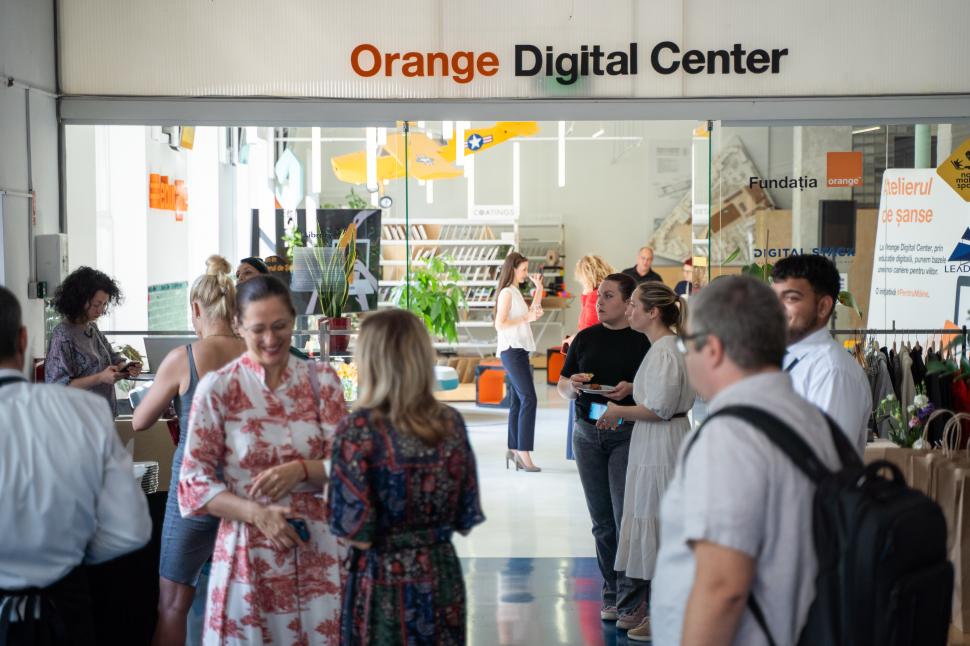 La doar un an de la lansare, Orange Digital Center se extinde în mai multe zone din țară, cu sesiuni gratuite de educație digitală și o aplicație de micro-learning 912739