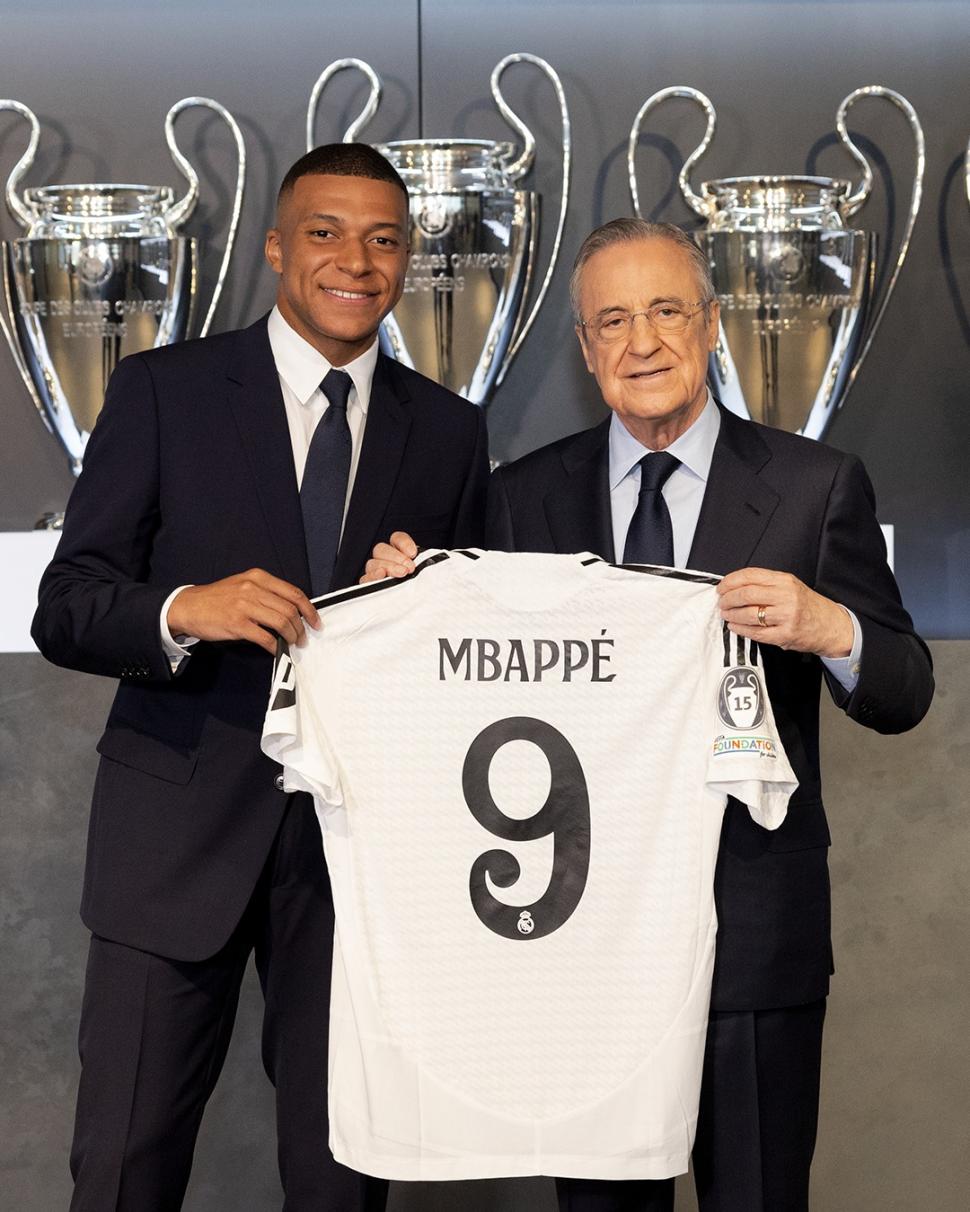 Kylian Mbappe a fost prezentat la Real Madrid. 80.000 de fani au venit pe Santiago Bernabeu să îl vadă. Ce număr va purta pe tricou 912938