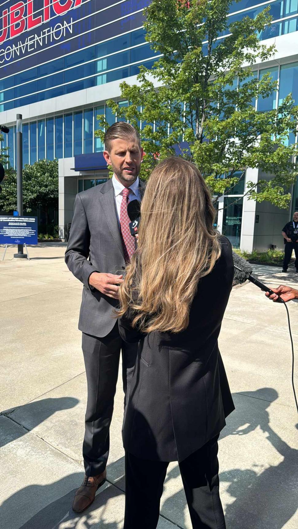 Interviu exclusiv cu Eric Trump la Antena 3 CNN: Tatăl meu va opri războiul din Ucraina în 48 de ore 913323