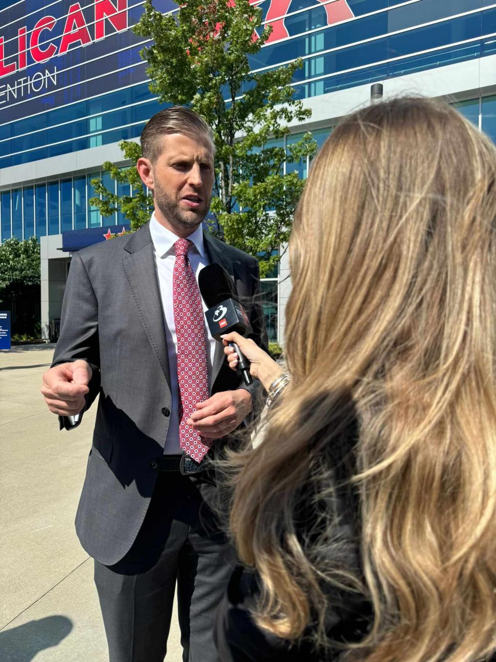 Interviu exclusiv cu Eric Trump la Antena 3 CNN: Tatăl meu va opri războiul din Ucraina în 48 de ore 913324