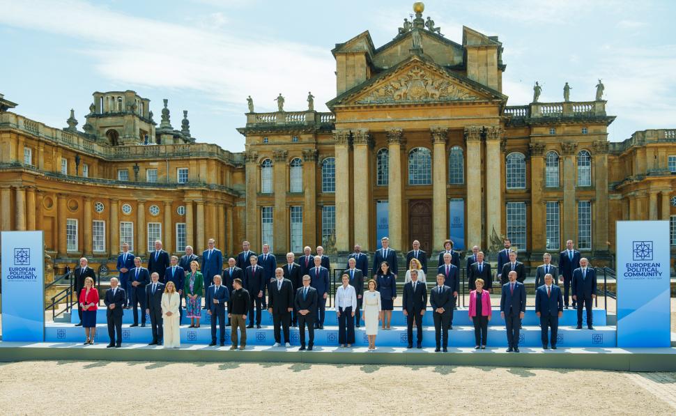 Corespondență de la Londra: Iohannis se întâlnește cu Regele Charles la Summitul Comunității Politice Europene. Participă și Zelenski 913296