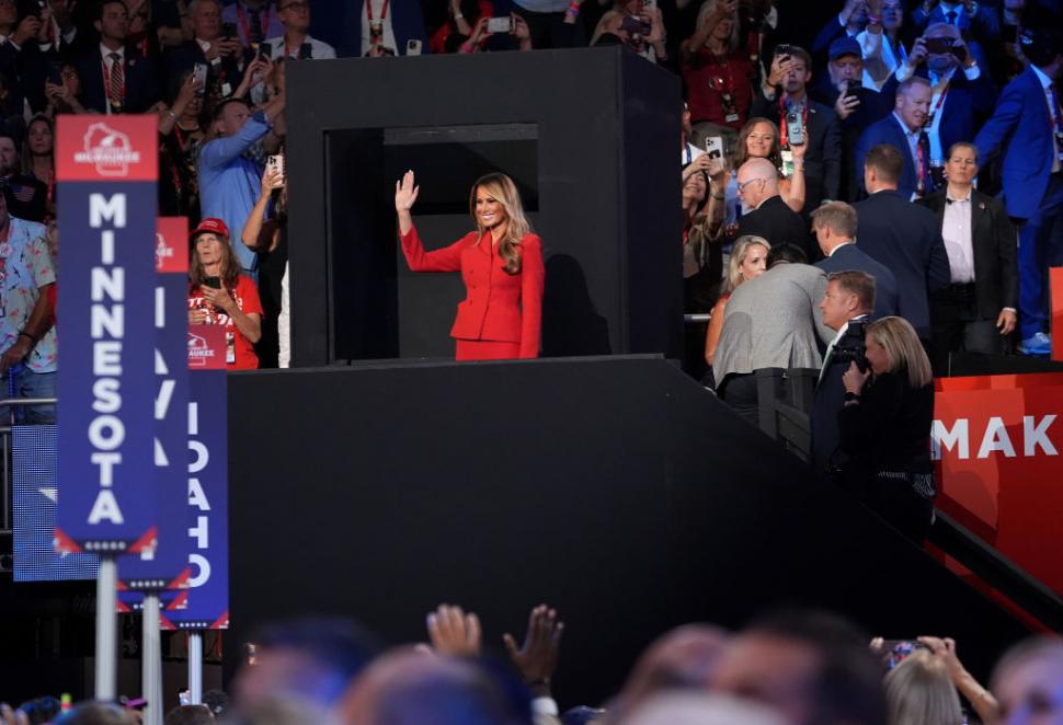 Apariția rară a Melaniei la discursul lui Trump. „Face doar ce vrea ea, este extrem de independentă”  913385