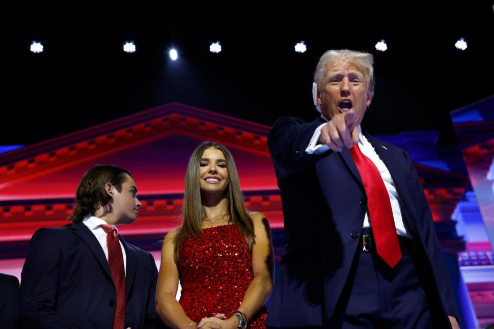 Convenția Republicană, în imagini. Hulk Hogan și-a rupt tricoul. Pe scenă a urcat și Tucker Carlson 913374