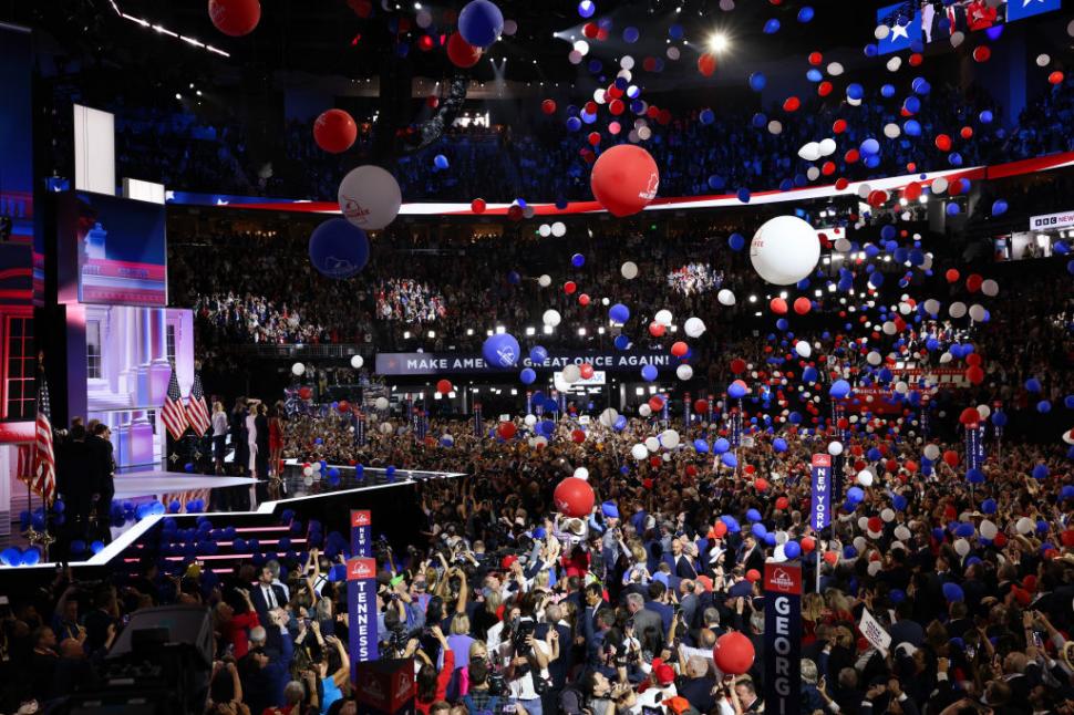 Convenția Republicană, în imagini. Hulk Hogan și-a rupt tricoul. Pe scenă a urcat și Tucker Carlson 913381