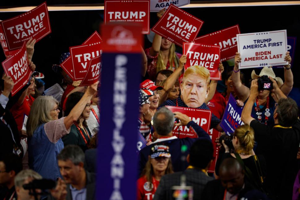 Convenția Republicană, în imagini. Hulk Hogan și-a rupt tricoul. Pe scenă a urcat și Tucker Carlson 913384