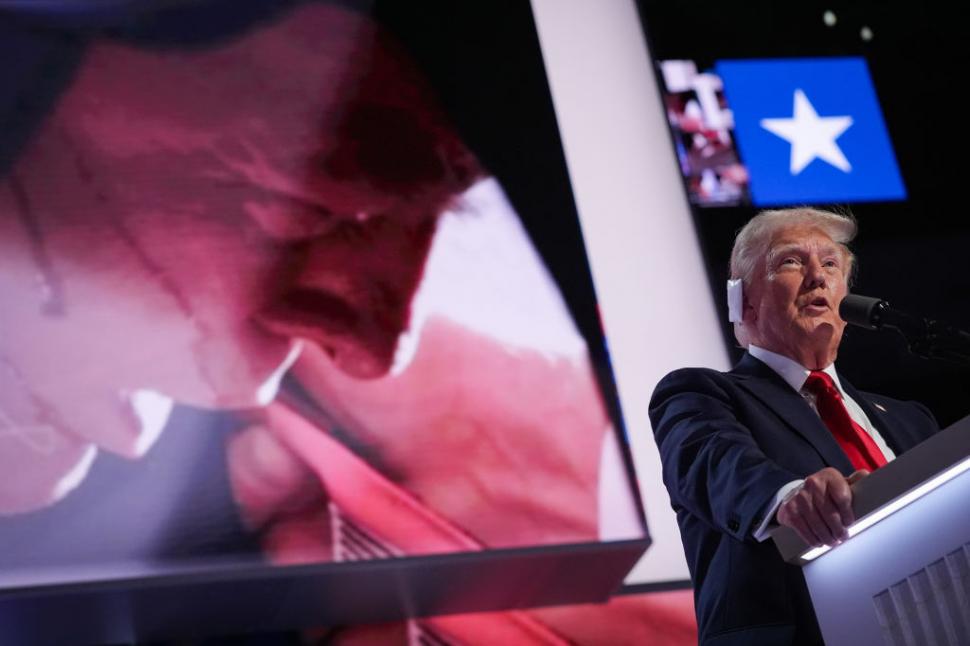 Trump acceptă nominalizarea republicană: „L-am avut pe Dumnezeu aproape. Voi fi președintele tuturor. Opresc războaie cu un telefon” 913348