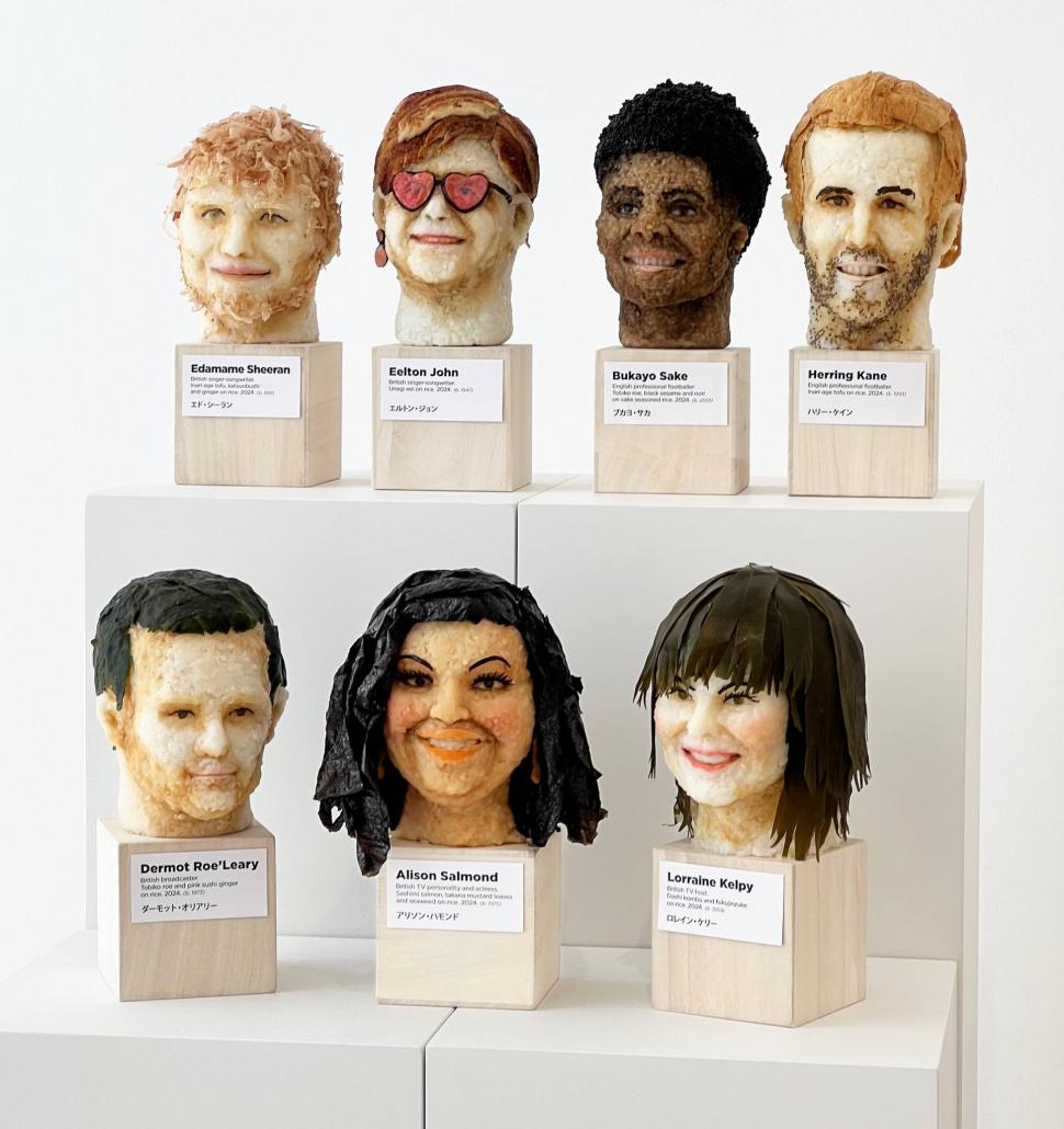 Capete „hilare” din sushi ale unor celebrități, expuse de un artist britanic. Cum arată „Edamame Sheeran” sau „Eelton John” 913828