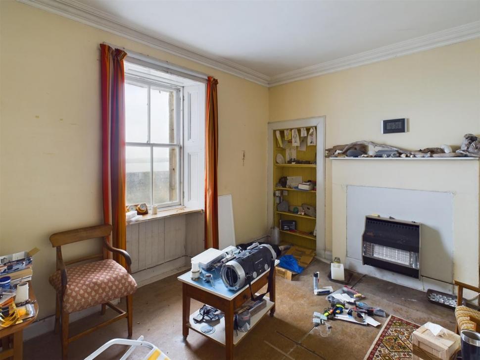 O casă cu 7 dormitoare din Scoția se vinde la prețul unui apartament. Un singur detaliu îi pune pe gânduri pe potențialii cumpărători 913859