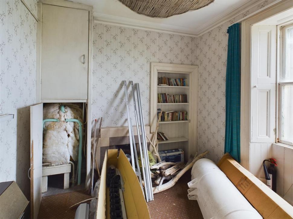 O casă cu 7 dormitoare din Scoția se vinde la prețul unui apartament. Un singur detaliu îi pune pe gânduri pe potențialii cumpărători 913863