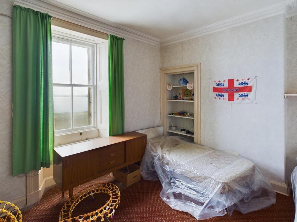 O casă cu 7 dormitoare din Scoția se vinde la prețul unui apartament. Un singur detaliu îi pune pe gânduri pe potențialii cumpărători 913865