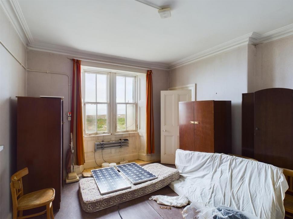 O casă cu 7 dormitoare din Scoția se vinde la prețul unui apartament. Un singur detaliu îi pune pe gânduri pe potențialii cumpărători 913867