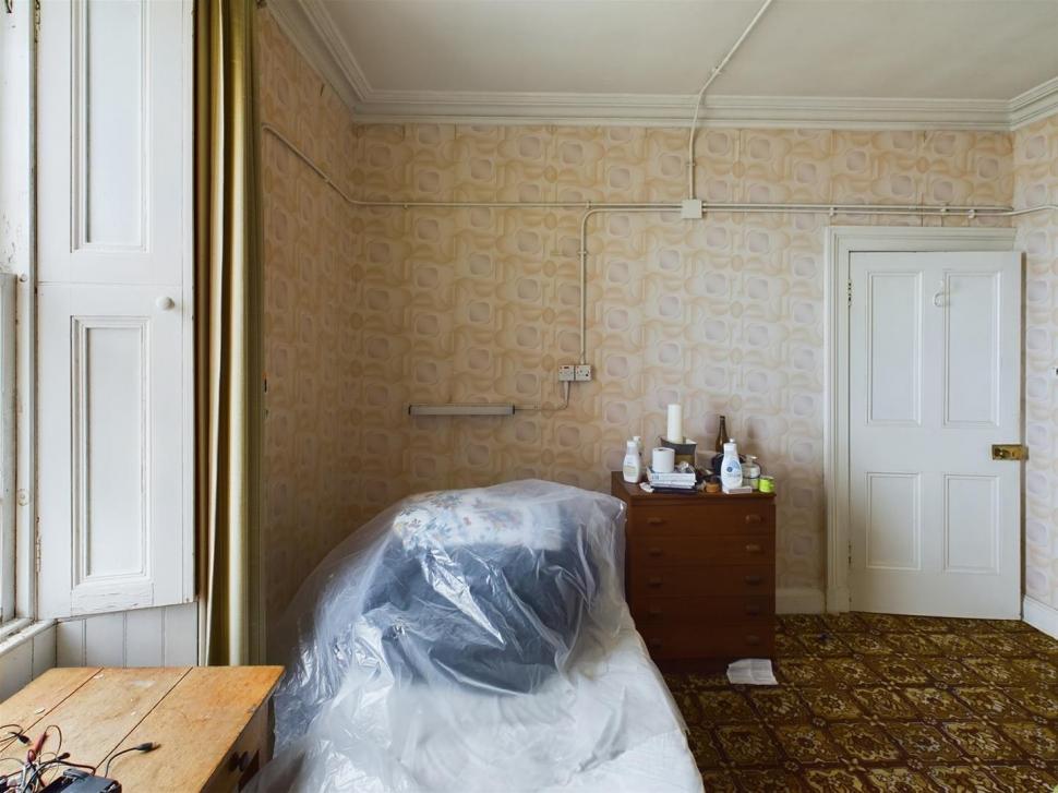 O casă cu 7 dormitoare din Scoția se vinde la prețul unui apartament. Un singur detaliu îi pune pe gânduri pe potențialii cumpărători 913868