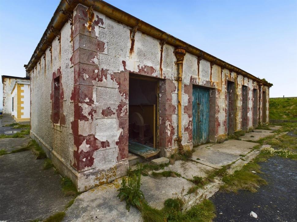 O casă cu 7 dormitoare din Scoția se vinde la prețul unui apartament. Un singur detaliu îi pune pe gânduri pe potențialii cumpărători 913873