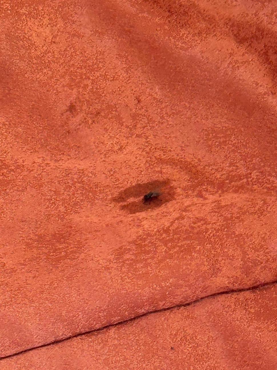  Imagini șocante dintr-un nou azil al groazei. Oamenii erau ținuți nespălați în condiții mizere, în timp ce saltelele noi erau ascunse 914040