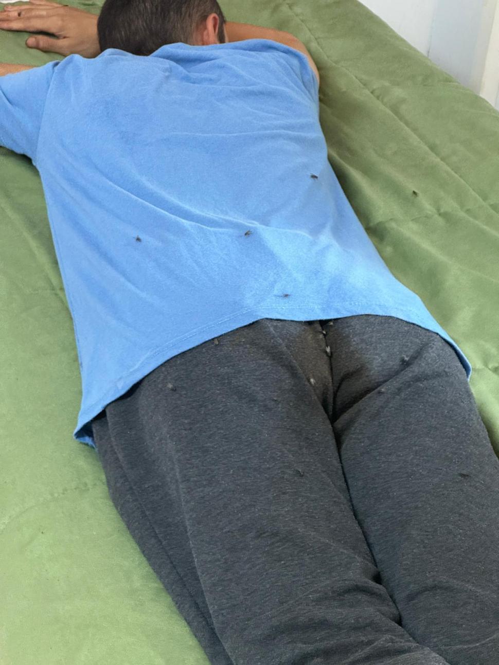  Imagini șocante dintr-un nou azil al groazei. Oamenii erau ținuți nespălați în condiții mizere, în timp ce saltelele noi erau ascunse 914043