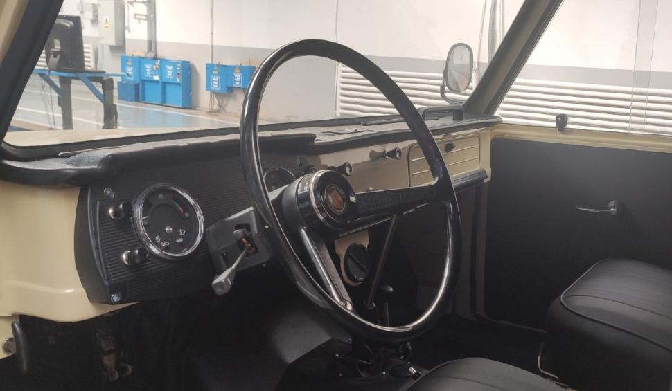 Imagini de colecţie cu un Chevrolet C100 și Aro 240, aduse pentru inspecţie la RAR 914324