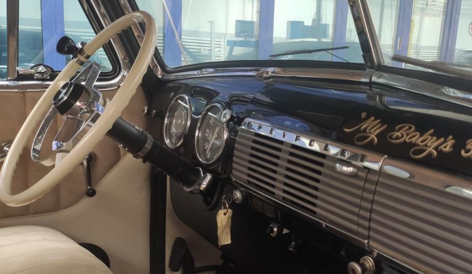 Imagini de colecţie cu un Chevrolet C100 și Aro 240, aduse pentru inspecţie la RAR 914328