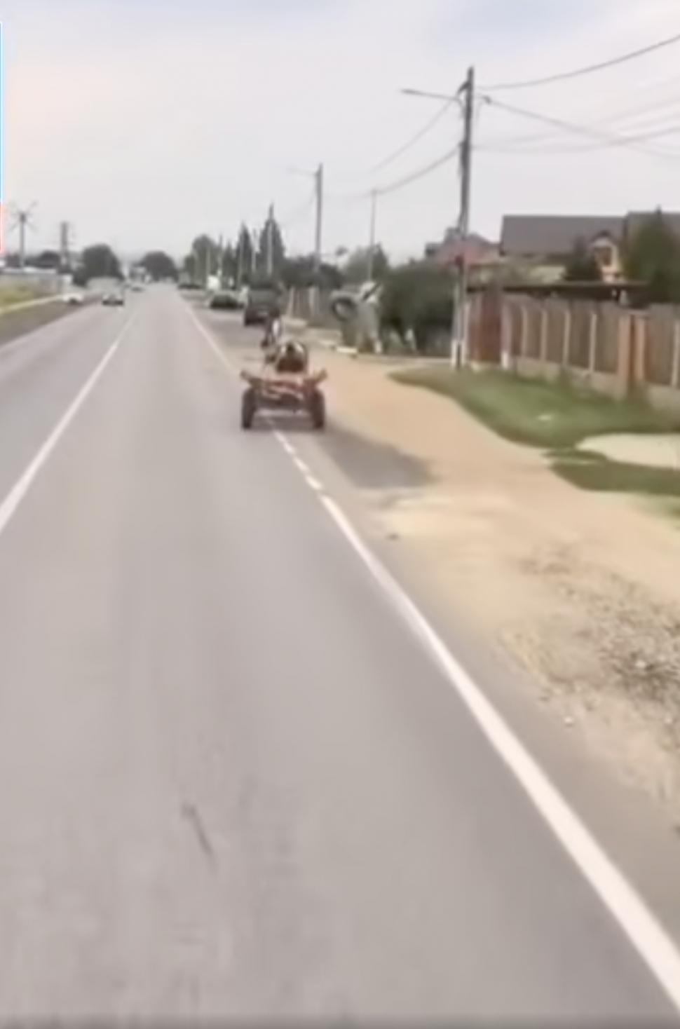 Un bărbat a pus viața mai multor șoferi în pericol: Circula haotic cu căruța, pe un drum național din Târgoviște 914249