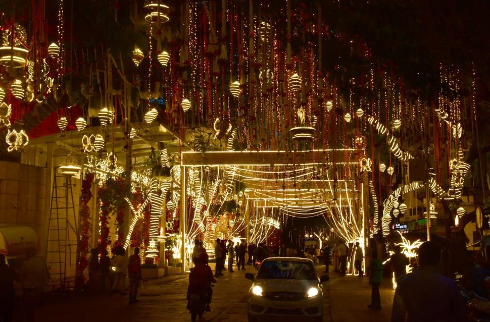 Nunta de 600 de milioane de dolari a fiului mangatului Ambani va mai dura 2 luni. În Anglia, evenimentul a stârnit primele controverse 914442