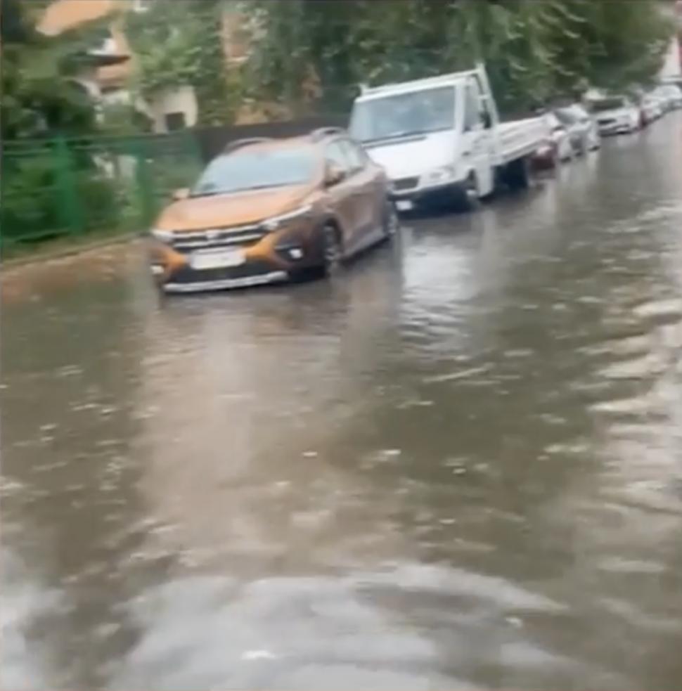 Străzi și case inundate, culturi distruse și copaci rupți de vânt: România a fost măturată de furtuni 914351