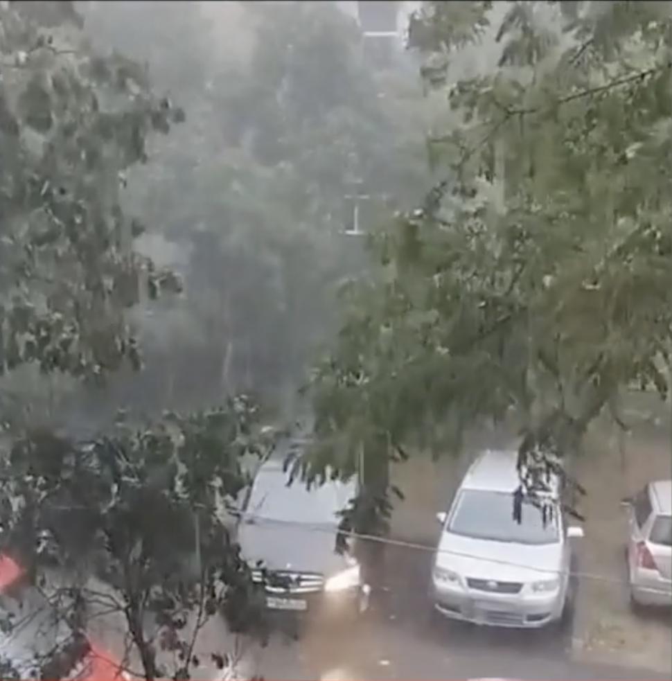 Străzi și case inundate, culturi distruse și copaci rupți de vânt: România a fost măturată de furtuni 914360