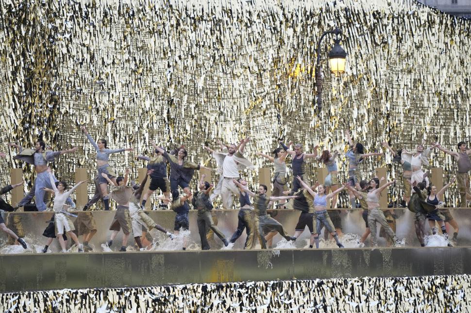 Jocurile Olimpice de la Paris au început oficial cu o ceremonie spectaculoasă pe Sena 914693