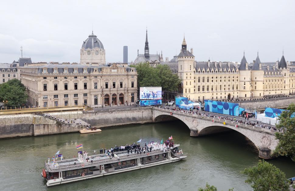 Jocurile Olimpice de la Paris au început oficial cu o ceremonie spectaculoasă pe Sena 914695