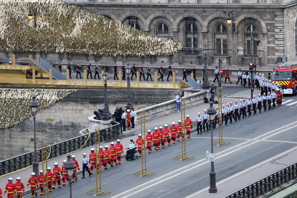 Jocurile Olimpice de la Paris au început oficial cu o ceremonie spectaculoasă pe Sena 914700