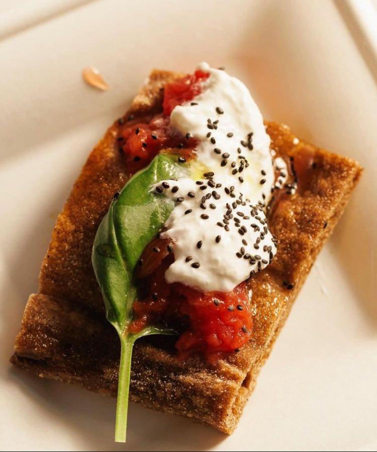 Povestea italianului care face pizza, paste și biscuiți cu făină din zaț de cafea. Este cu 50% mai bogată în fibre decât cea de grâu 914766