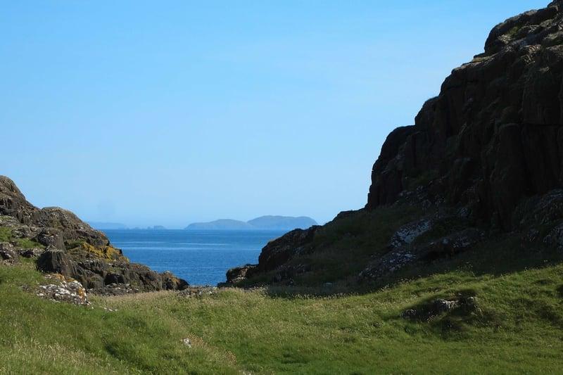 Insula „tinereții veșnice” din Scoția a fost scoasă la vânzare la prețul unui apartament. Ce va găsi aici viitorul proprietar 915265