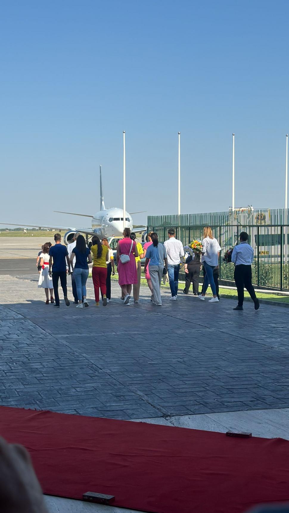 David Popovici a ajuns în România cu medaliile obținute la JO 2024. Mesaj pentru politicieni: „E nevoie de bani investiți cu cap” 915653