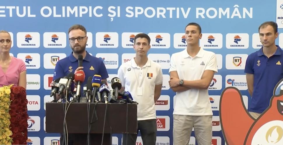 David Popovici a ajuns în România cu medaliile obținute la JO 2024. Mesaj pentru politicieni: „E nevoie de bani investiți cu cap” 915666