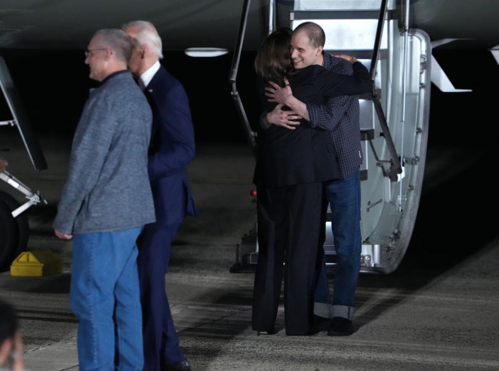 Momente emoționante la baza aeriană Andrews.  Evan Gershkovich, Paul Whelan și Alsu Kurmasheva au ajuns în SUA 915549