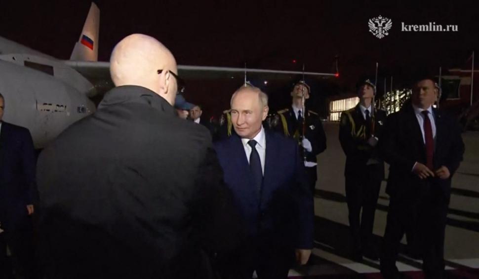 Putin l-a așteptat pe asasinul Vadim Krasikov cu covorul roșu. Imagini cu prizonierii schimbați de Rusia și Occident 915536