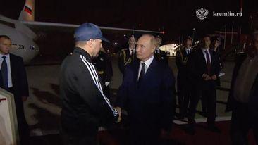 Putin l-a așteptat pe asasinul Vadim Krasikov cu covorul roșu. Imagini cu prizonierii schimbați de Rusia și Occident 915540