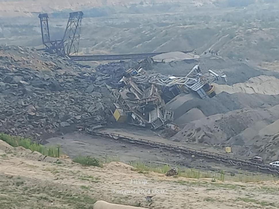 Accident la Complexul Energetic Oltenia. Un mal de pământ s-a surpat peste mai multe utilaje. Angajaţii erau la muncă 915729