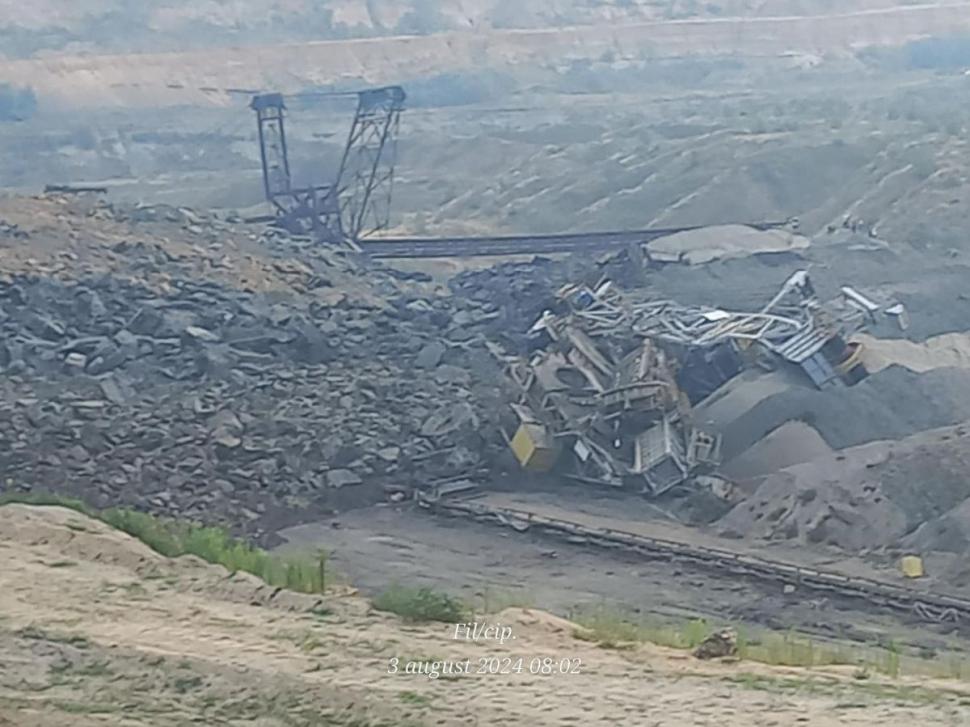 Accident la Complexul Energetic Oltenia. Un mal de pământ s-a surpat peste mai multe utilaje. Angajaţii erau la muncă 915730
