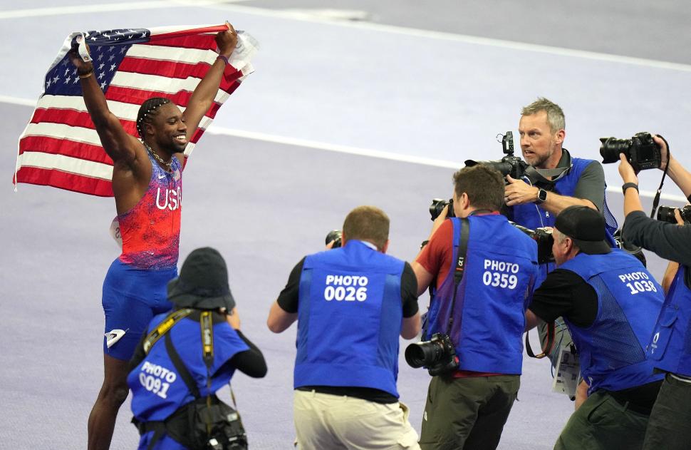 Cum a câștigat americanul Noah Lyles aurul la 100 de metri, deși piciorul rivalului jamaican a trecut primul linia de sosire 916011