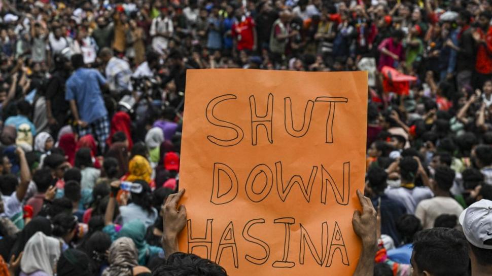 Sheikh Hasina, șefa guvernului din Bangladesh, a demisionat și a fugit din țară cu elicopterul, după săptămâni de proteste sângeroase 915978