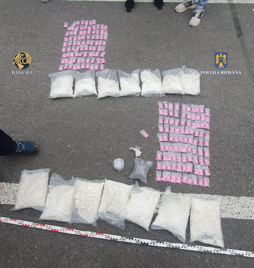 Cum au fost prinși trei traficanți din Cluj chiar înainte să distribuie drogurile la Untold: 14 kg de psihoactive, în roțile de rezervă 916307