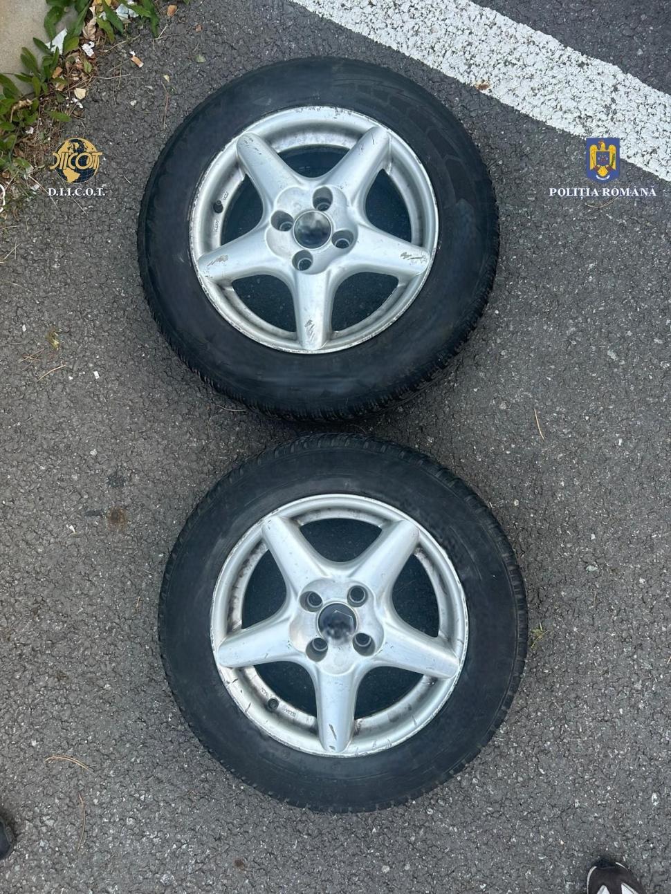 Cum au fost prinși trei traficanți din Cluj chiar înainte să distribuie drogurile la Untold: 14 kg de psihoactive, în roțile de rezervă 916309