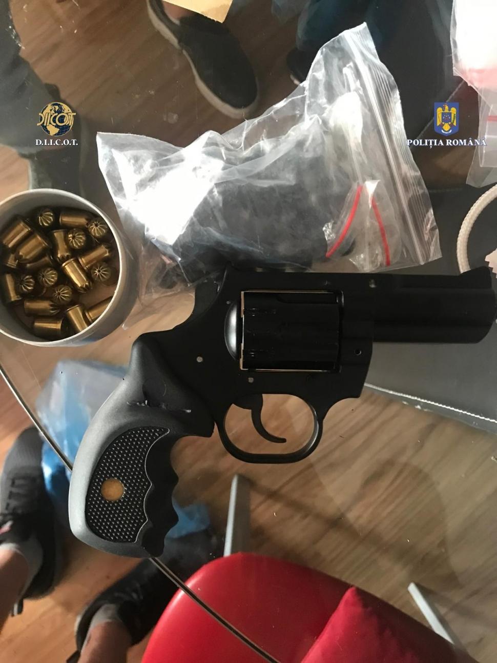 Cum au fost prinși trei traficanți din Cluj chiar înainte să distribuie drogurile la Untold: 14 kg de psihoactive, în roțile de rezervă 916310